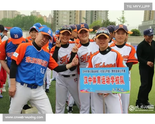 全运泳池边的温情:家人支持与团队协作的力量 全运泳池边的温情:家人支持与团队协作的力量