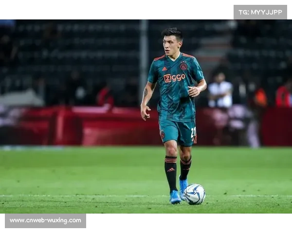 利桑德罗·马丁内斯防守动作过大，德比战吃牌风险高