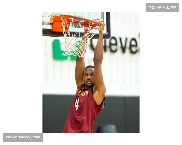 米切尔：哈登会通过喂球能力为莫布里创造很多机会